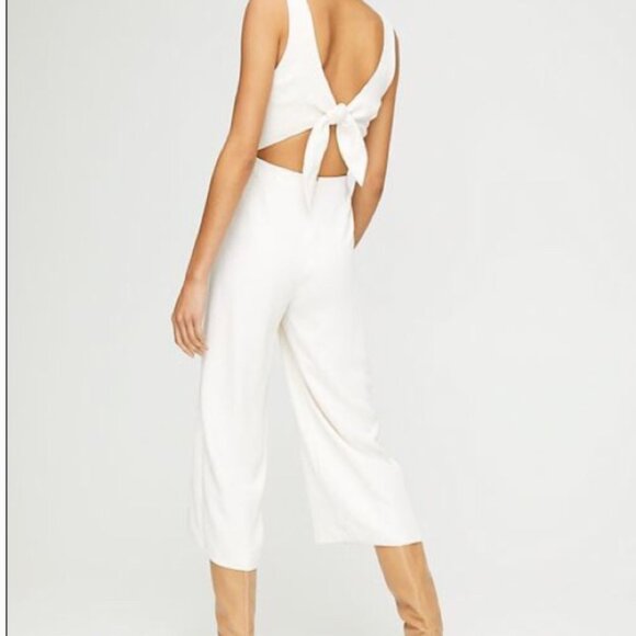 Wilfred Encoulement White Jumpsuit/Romper from Aritzia, size 6 - Picture 3 of 16